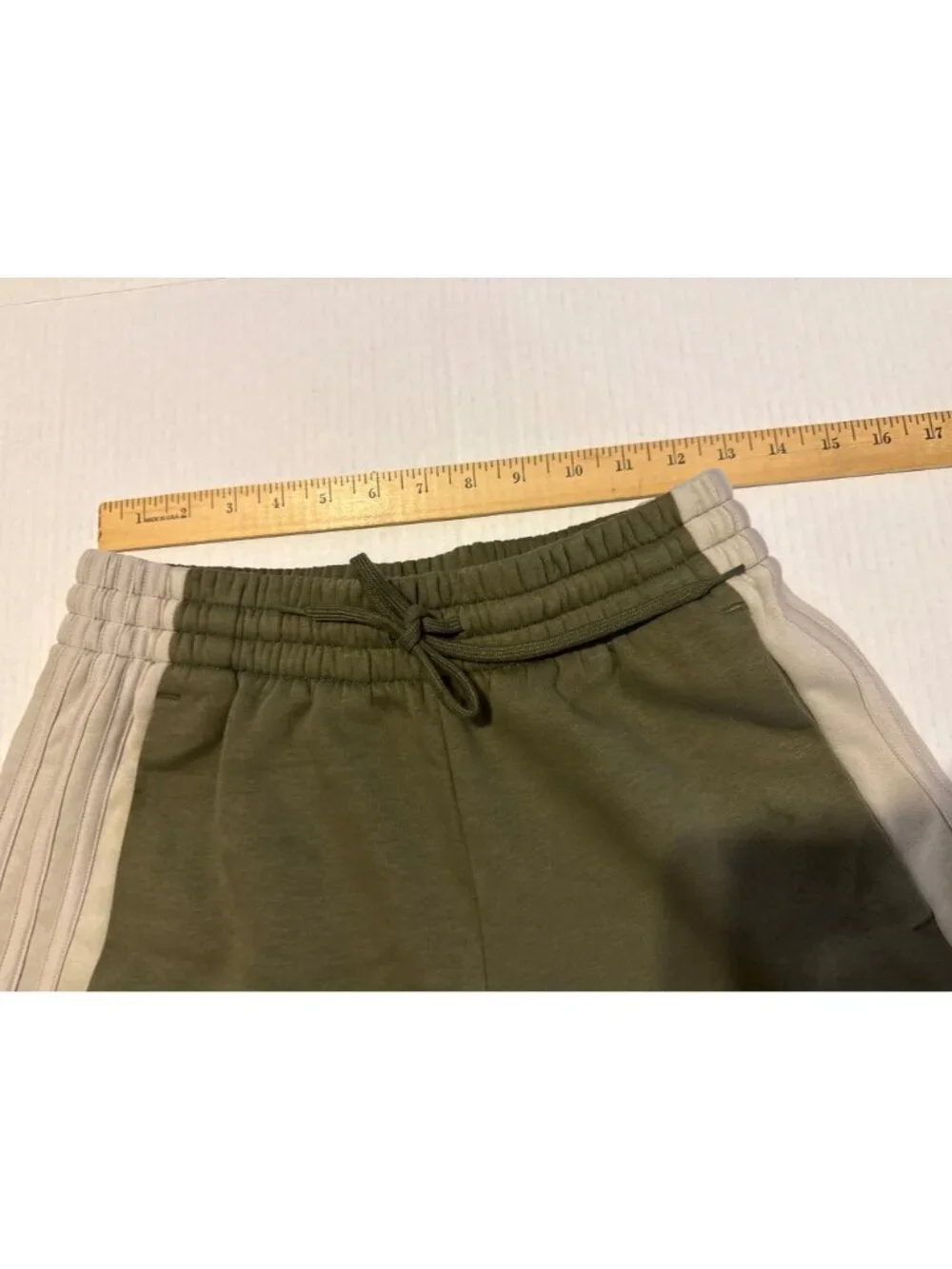 Green Adidas Essential Fleece Three Stripes Shorts w/ Drawstring Size Small NEW